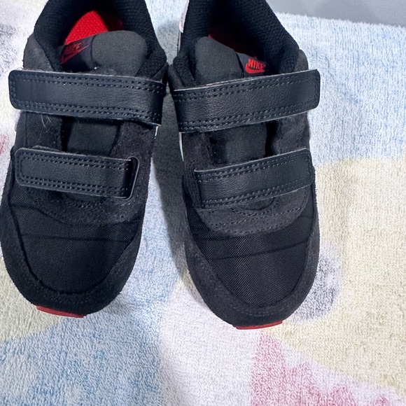 Nike - Picture 4 of 5